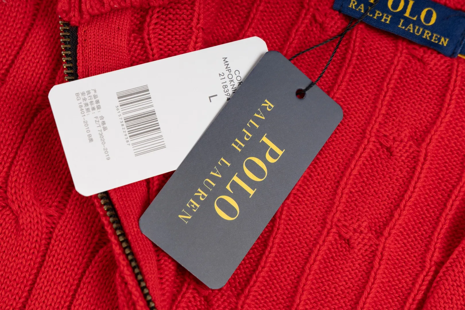 P260 #R98 RALPH LAUREN Ralph Lauren nine-color classic small label embroidery logo full zipper knitted cable cardigan sweater, high-density LOGO embroidery on the chest, original customization of tag accessories. Made of pure cotton yarn, pure cotton is skin-friendly and comfortable, small label war horse embroidered twist zipper cardigan sweater 🐎 high quality, follow the blogger to learn how to wear it! Let’s buy a Ralph Lauren cable sweater. It’s a super hard-to-find series after it became popular. It’s hard to find one on the official website. It’s simple and practical to wear, with a lazy and loose feel. The thickened fabric has more texture, feels soft and delicate, and has a loose fit. Whether worn alone or layered, you can wear different styles of fashion with just one piece!   Size：XS S M L